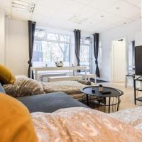 Spacious Two BR Close To Stadtpark and Street Parking，位于汉堡Barmbek Nord的酒店
