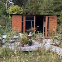 梅文海滨山林小屋，位于Kappelshamn的酒店