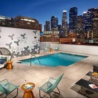 Cozy 2bed Condo with balcony & a rooftop pool，位于洛杉矶小东京的酒店