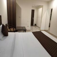 Hotel Samara Kingdom Near Delhi Airport，位于新德里Mahipalpur的酒店