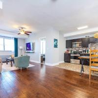 Downtown ! King bed 24 concierge! Onsite Parking LM903