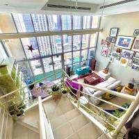 Urban Oasis Duplex Loft Wabundant Natural Light，位于迪拜朱美拉湖塔楼的酒店