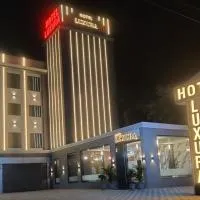 Hotel Luxura, Ahmedabad，位于艾哈迈达巴德的酒店