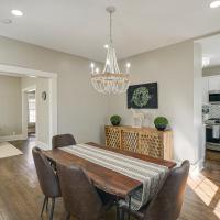 Riverfront Newton Vacation Rental Near Wichita!，位于NewtonNewton City/County - EWK附近的酒店