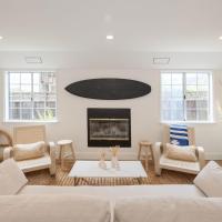Seaside Home Modern Retreat with Breathtaking Views and Beachside Charm，位于半月湾的酒店
