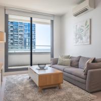 Panoramic Views 2br With Pool And Free Carpark，位于墨尔本Footscray的酒店