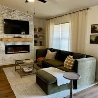 Southern Travel - Charming 3 Bedroom，位于莫尔特里的酒店