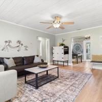 Relaxing Bungalow Walkable to the Beach!，位于圣徒皮特海滩Redington Beach 的酒店