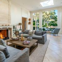 Lavish Montecito Home with Hot Tub, Patio and Gardens!，位于MontecitoMontecito的酒店