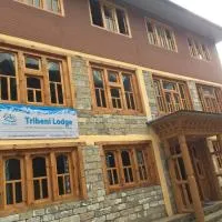 Tribeni Lodge Restaurant And Bar，位于PhakdingLukla Airport - LUA附近的酒店
