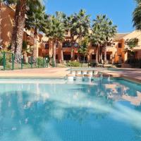 Nueva Ribera Beach Club, Luxury 2 bedroom Apartment with outdoor swimming pool, WIFI and footsteps away from the beach in Los Alcázares，位于洛斯阿尔卡萨雷斯穆尔西亚圣哈维尔机场 - MJV附近的酒店