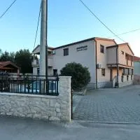 Apartmani Zara & Duje，位于比比涅的酒店