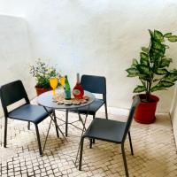 Lisbon Charming Santos Apartment w/ Patio，位于里斯本桑托斯区的酒店