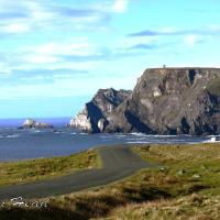 John Eoinìn's Bar and accommodation，位于格伦科伦基尔的酒店