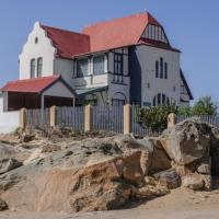 3 bedroom house with great views，位于吕德里茨Luderitz Airport - LUD附近的酒店