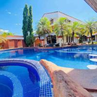 Agradable y Lujosa casa de campo con piscina，位于Huité的酒店