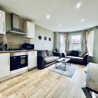 Lovely 4 bed (sleeps 8) apartment close to city