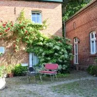 Ferienwohnung Buchholz an der Müritz mit großem Naturgarten,位于Buchholz的酒店