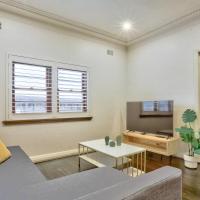 Spacious 3 Bedroom on the edge of Downtown Herford St 2 E-Bikes Included，位于悉尼格里布的酒店
