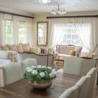 Rose and Ivy Cottages，位于路易特里哈特路易特里哈特机场 - LCD附近的酒店