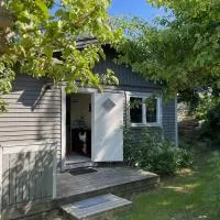 Litet modernt fristående hus i Skärgården på Värmdö, Stockholm，位于韦姆德的酒店