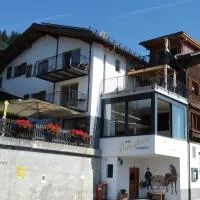 Hotel Garni Postigliun Andiast,位于Andest的酒店