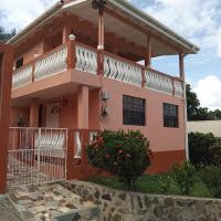 Angie's Cove, modern get-away overlooking Castries，位于卡斯特里的酒店