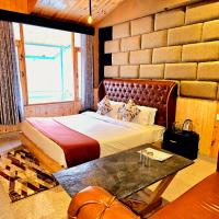 Hotel Old Manali with Balcony and Mountain Views, Near Manali Mall Road，位于马拉里New Manali的酒店