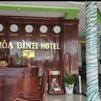 Khách sạn Hoà Bình，位于金瓯Ca Mau Airport - CAH附近的酒店