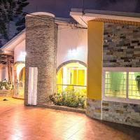 Maryluxe Stays 6Bd villa, West hills, Accra Ghana，位于Foso的酒店