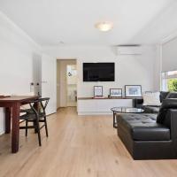 Chic Elwood 1BR Apt with Free Parking，位于墨尔本Elwood的酒店