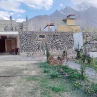 Baltistan Sarayee hotel £ Guest House，位于锡卡都Skardu Airport - KDU附近的酒店