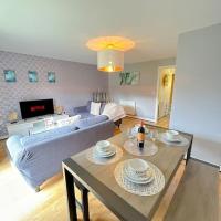 Luxury 3 Bedroom House With FREE Parking，位于Dinnington纽卡斯尔国际机场 - NCL附近的酒店
