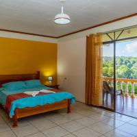 Villa Manolo Lodge, Ocean and Forest View，位于德雷克Drake Bay Airport - DRK附近的酒店