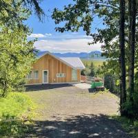 Forest Hideaway Near Akureyri，位于阿克雷里阿克雷里国际机场 - AEY附近的酒店