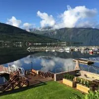 索尔斯坦福尔德公寓，位于Eidsvåg的酒店