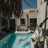 Manili Boutique Suites & Villas, an SLH Hotel，位于阿卡尼斯的酒店