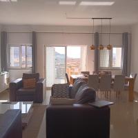 Cosy 3 bedroom apartment calm and landscape view，位于普拉亚Achada Sao Filipe的酒店