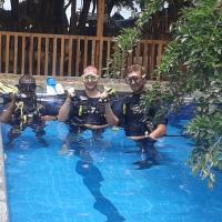 DEEP SEA RESORT PADI DIVE CENTER，位于Amirthakaly的酒店