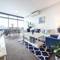 Hamptons Style 2BR & kid room w view in Olympic Park，位于悉尼悉尼奥林匹克公园的酒店