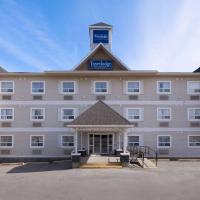 Travelodge by Wyndham Fort McMurray，位于麦克默里堡麦克默里堡国际机场 - YMM附近的酒店