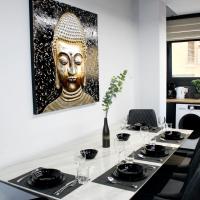 Luxury Stay at Mackenzie Beach with Private Parking and Balcony，位于拉纳卡的酒店