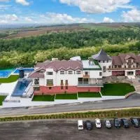 Dve Kule Resort & Winery，位于Bačinci的酒店