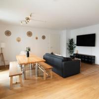 Central Apartment 4 Bedrooms for up to 12 Guests，位于汉堡Lurup的酒店
