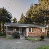 #StayInMyDistrict Cozy Rockaway Beach Cottage，位于洛克威海滩的酒店