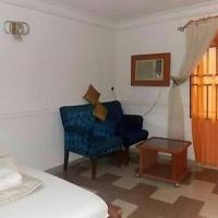 Precious Palm Royal Hotel，位于Benin City的酒店