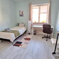 Room near Triangeln Station- shared kitchen and bathroom，位于马尔默Innerstaden的酒店