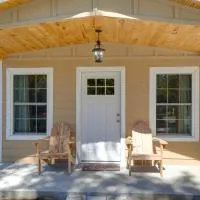 Lakeside Cabin with Kayaks Near Cloudland Canyon!，位于Trenton的酒店