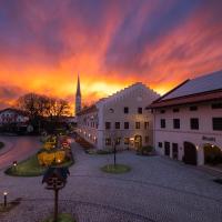 LANDHOTEL ALTE ZOLLSTATION- Historical Building，位于Pittenhart的酒店