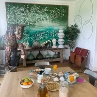 Chambre et table d'hôte - Domaine de la Besse,位于Célon的酒店